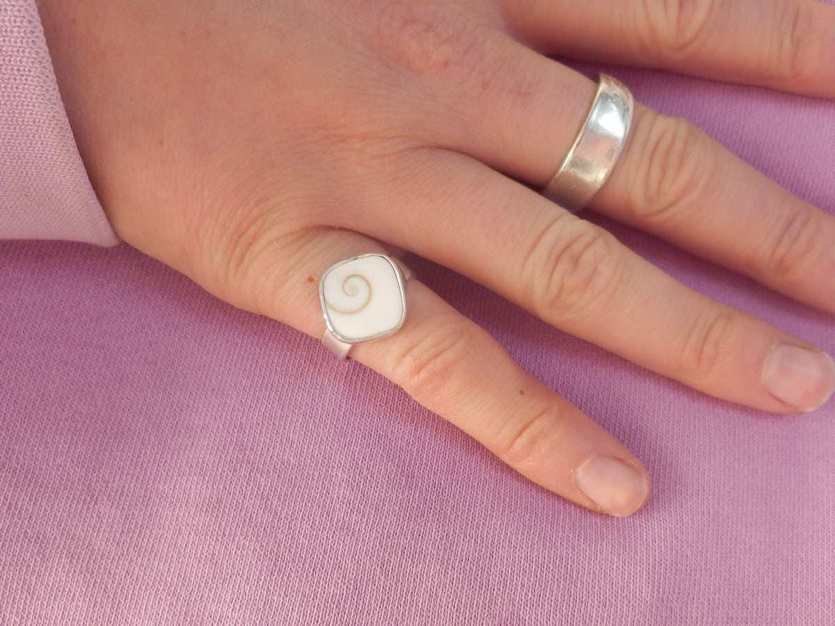Pearl ring square