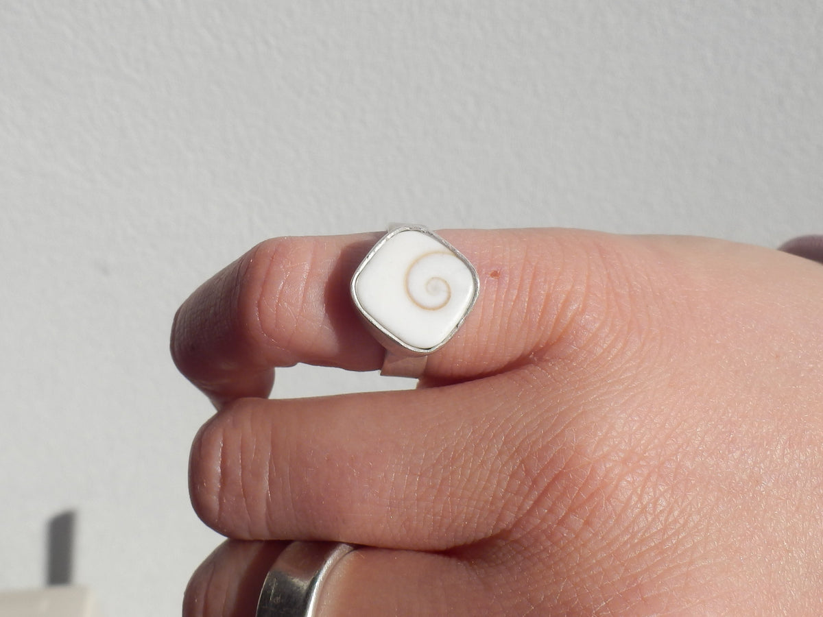 Pearl ring square